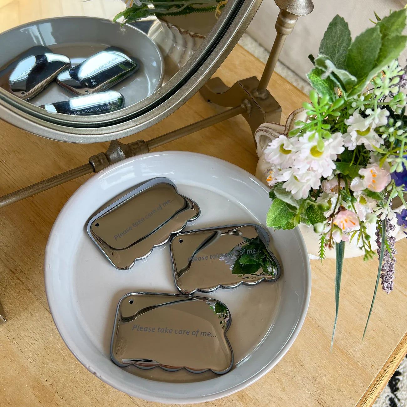 Terahertz Gua sha (therapist hands your order after your appointment ends)