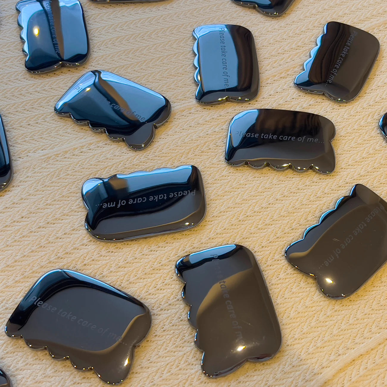 Terahertz Gua sha (therapist hands your order after your appointment ends)