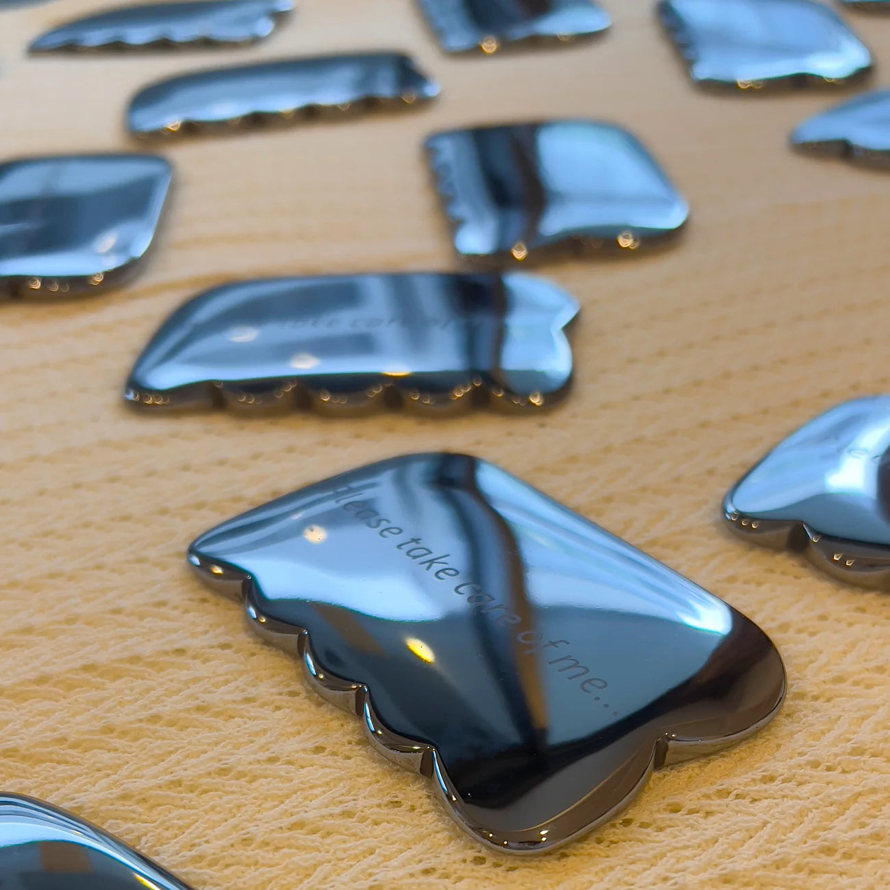 Terahertz Gua sha (therapist hands your order after your appointment ends)